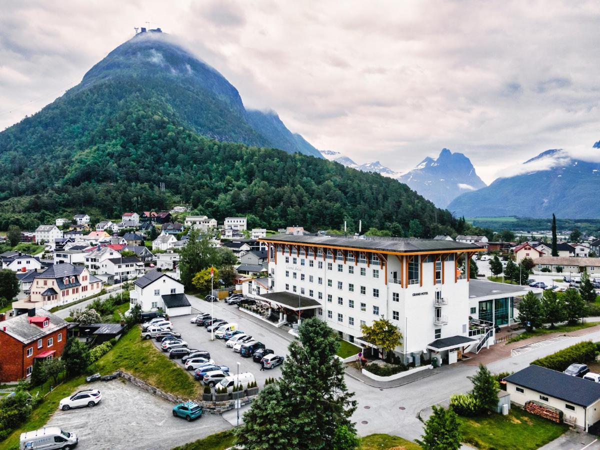 Grand Hotel - By Classic Norway Hotels Andalsnes Exterior photo